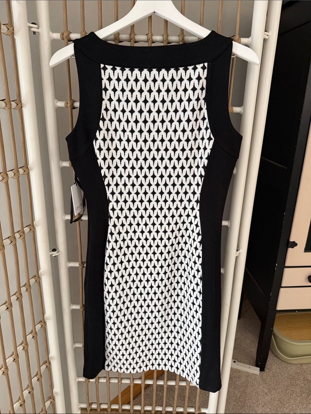 NWT Calvin Klein Black and White Geometric Sheath Dress Size 6 - Picture 4 of 5